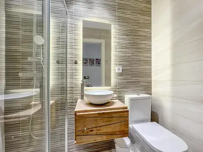 Un baño de Piso luminoso2H/2B Barrio Salamanca Berlany España