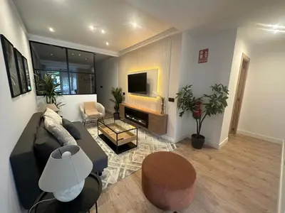Una televisión o centro de entretenimiento en DELICIAS Calidades LUJO Totalmente Equipado
