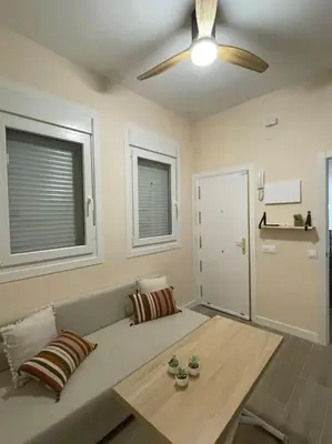 Una cocina o zona de cocina en Beautiful apartament in Lavapies for 3 pax - 011