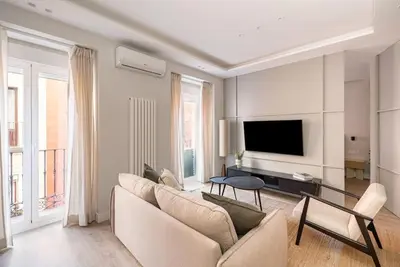 Una televisión o centro de entretenimiento en Malasaña VIII calle Jesús del Valle 3BR 3BH