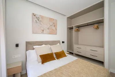 Cama o camas de una habitación en Malasaña VIII calle Jesús del Valle 3BR 3BH