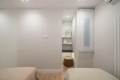Cama o camas de una habitación en Malasaña VIII calle Jesús del Valle 3BR 3BH