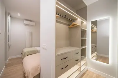 Cama o camas de una habitación en Malasaña VIII calle Jesús del Valle 3BR 3BH