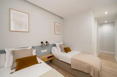 Cama o camas de una habitación en Malasaña VIII calle Jesús del Valle 3BR 3BH