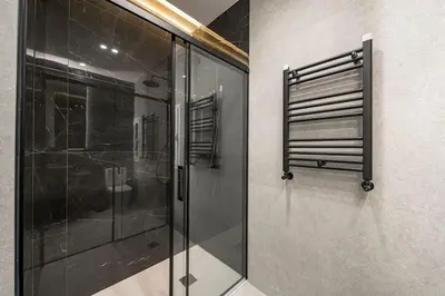 Un baño de Malasaña VIII calle Jesús del Valle 3BR 3BH