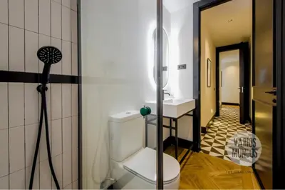 Un baño de Glamour Madrileño para 6, vive en Calle del Aguila E3