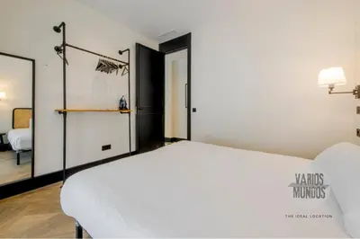 Cama o camas de una habitación en Glamour Madrileño para 6, vive en Calle del Aguila E3
