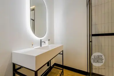 Un baño de Historia Madrileña para 4, vive en Calle del Aguila E3