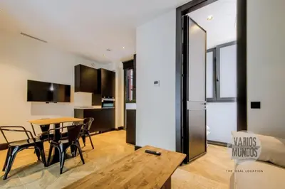 Una televisión o centro de entretenimiento en Encanto Madrileño para 2, vive en Calle del Aguila E3