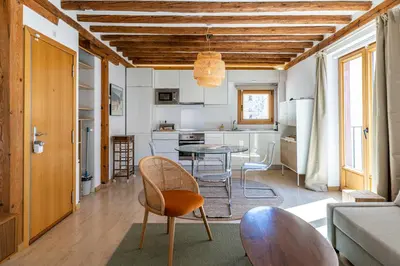 Una cocina o zona de cocina en Luminoso y céntrico piso al lado de la Plaza Mayor