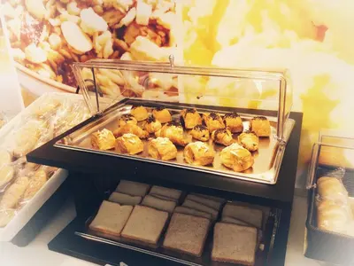 Comida en o cerca de este hotel