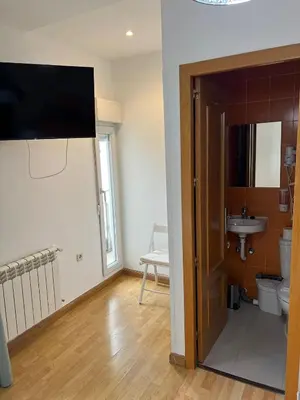 Una televisión o centro de entretenimiento en Hostal Flat55Madrid