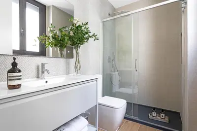 Un baño de Magnifico y recién reformado junto a Gran Vía