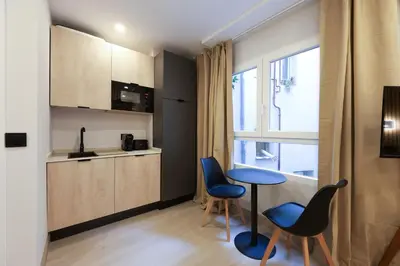 Una cocina o zona de cocina en AmazINN Stay Madrid Gran Via
