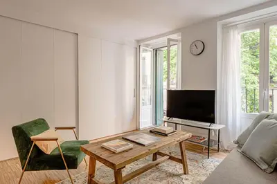 Una televisión o centro de entretenimiento en Cozy apartment in Puerta del Sol - Esparteros