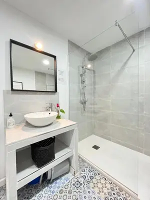 Un baño de Temporal Azul Duplex M De