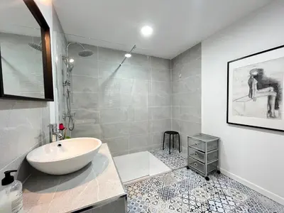 Un baño de Temporal Azul Duplex M De