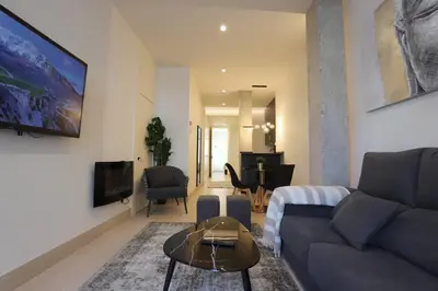 Una televisión o centro de entretenimiento en Apartamentos orilla del Bernabéu