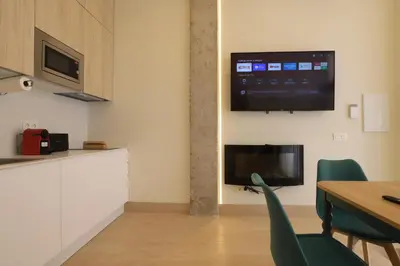 Una televisión o centro de entretenimiento en Apartamentos orilla del Bernabéu
