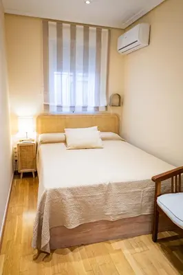 Cama o camas de una habitación en Encantador apartamento céntrico en Barrio Salamanca, junto a WiZink Center Movistar Arena y Plaza de Toros Las Ventas