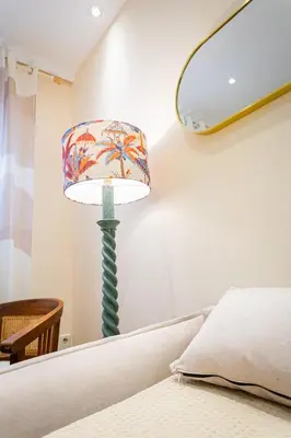 Cama o camas de una habitación en Encantador apartamento céntrico en Barrio Salamanca, junto a WiZink Center Movistar Arena y Plaza de Toros Las Ventas
