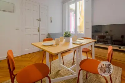Una televisión o centro de entretenimiento en Estudio Literario para 2 en Las Letras, Ventura de la Vega