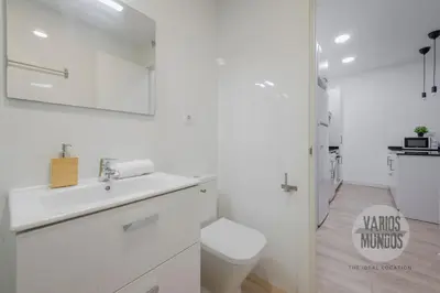 Un baño de Confort con parking para 3, vive la Latina
