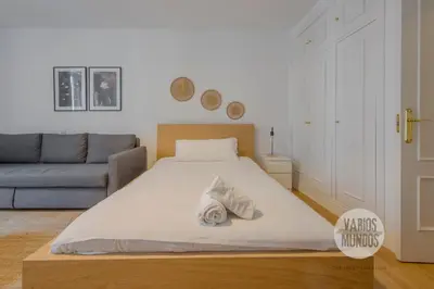 Cama o camas de una habitación en Tu ventana a Madrid para 3, conoce Carretas 25