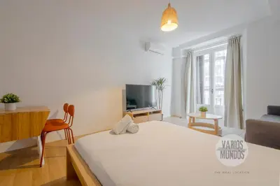 Una televisión o centro de entretenimiento en Tu ventana a Madrid para 3, conoce Carretas 25