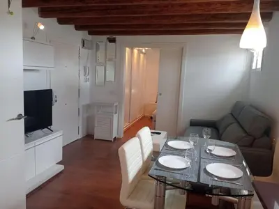 Una televisión o centro de entretenimiento en Emblematic flat in Madrid Central - Arenal