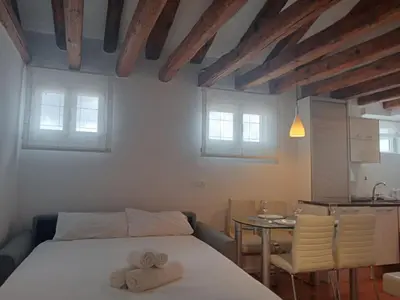 Cama o camas de una habitación en Emblematic flat in Madrid Central - Arenal