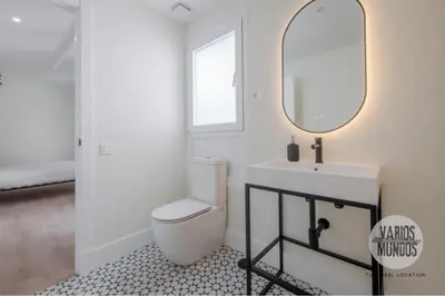 Un baño de Tu estancia para 6 en Malasaña conoce San Bernardo 20