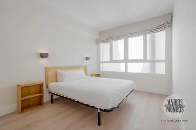 Cama o camas de una habitación en Tu estancia para 6 en Malasaña conoce San Bernardo 20