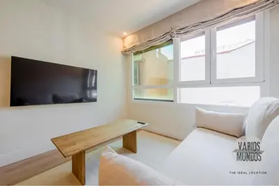 Una televisión o centro de entretenimiento en Tu alojamiento para 6 en Malasaña ven a San Bernardo 20