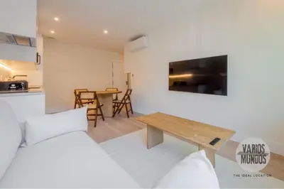 Una televisión o centro de entretenimiento en Tu alojamiento para 6 en Malasaña ven a San Bernardo 20