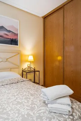 Cama o camas de una habitación en Luminoso, pleno Madrid
