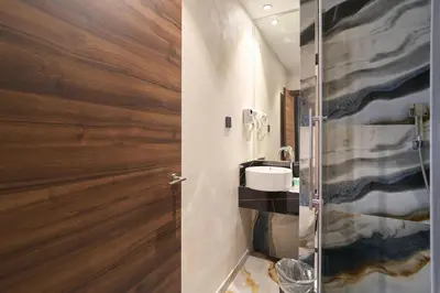 Un baño de Menoir Dorsett Madrid Usera