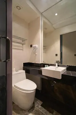 Un baño de Menoir Dorsett Madrid Usera