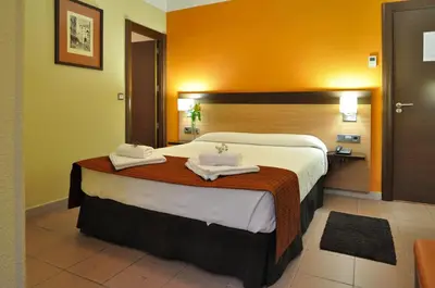 Cama o camas de una habitación en Hostal Ballesta