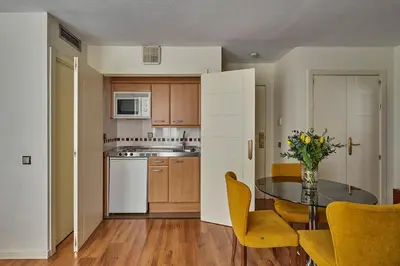 Una cocina o zona de cocina en Apartamentos Juan Bravo