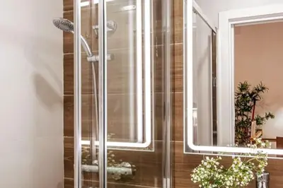 Un baño de Alegría Urbana cerca de calle Alcalá