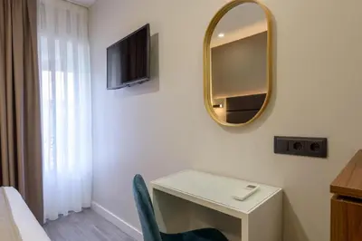 Una televisión o centro de entretenimiento en Hostal Sun Gate