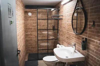 Un baño de Gallery Hostel Madrid residencia