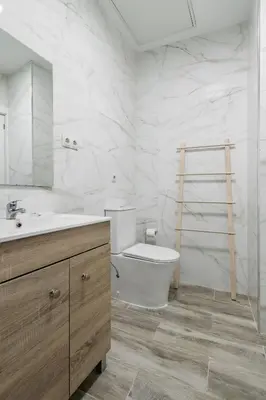 Un baño de Charming Lucero