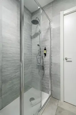 Un baño de Charming Lucero