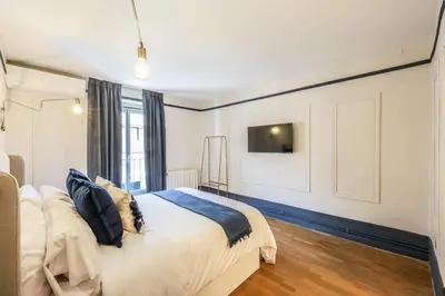 Cama o camas de una habitación en Apartamento de diseno en Gran Via -No ascensor-