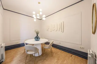 Plano de Apartamento de diseno en Gran Via -No ascensor-