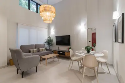Una televisión o centro de entretenimiento en LAUREL-MintyStay Apartments 2