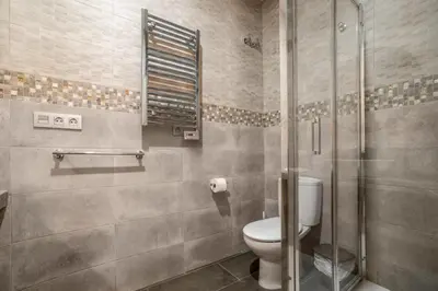 Un baño de Modern Refurbished-1Bedroom 1Bathroom-Justicia