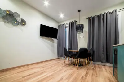 Una televisión o centro de entretenimiento en Modern Refurbished-1Bedroom 1Bathroom-Justicia
